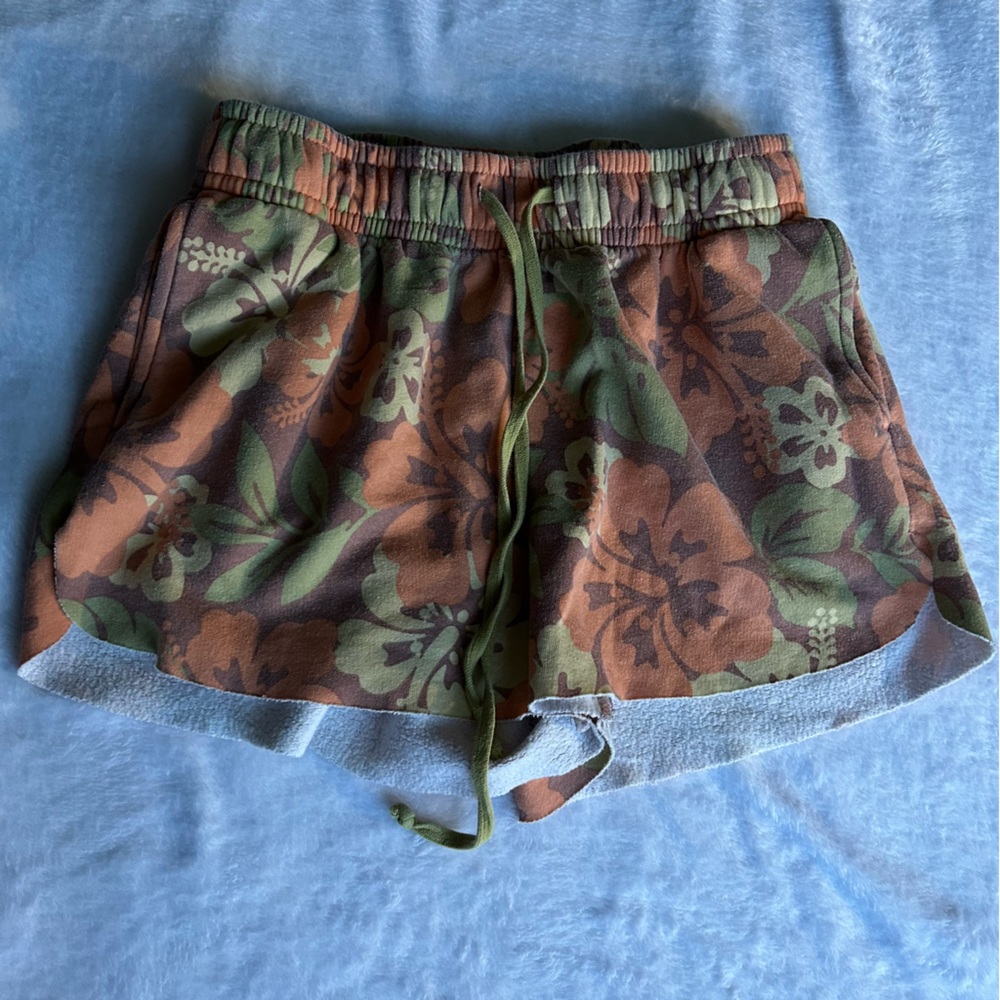 hawaiian print sweat shorts